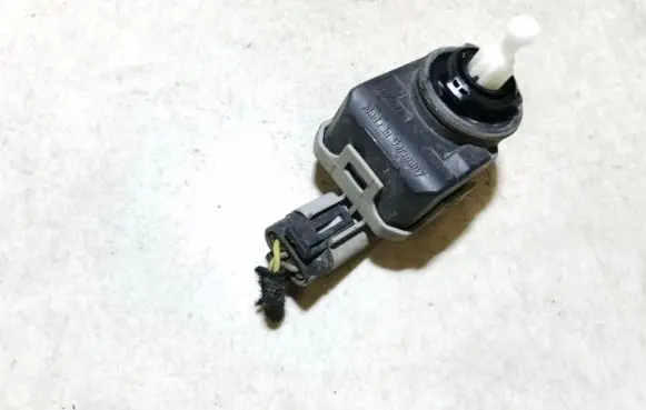 Headlight level adjustment motor