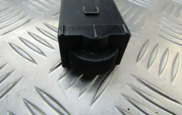 Mitsubishi Carisma Other relay LK04000900
