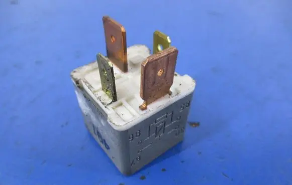 Volkswagen PASSAT B3 Other relay 191937503