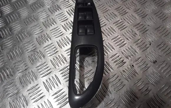 Nissan Primera Electric window control switch 25401AV640