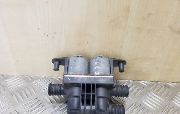 BMW 5 E39 Coolant heater control valve 6412837499502