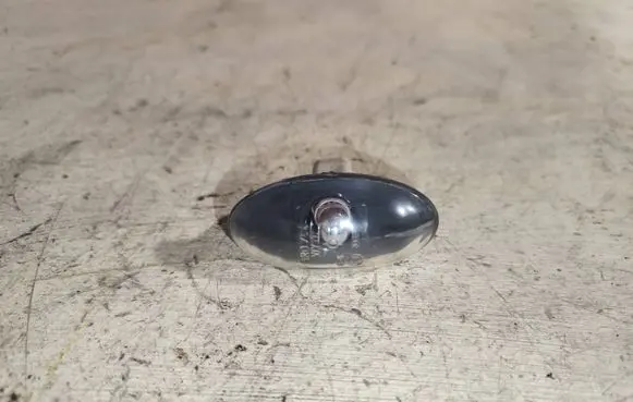 Front fender indicator light