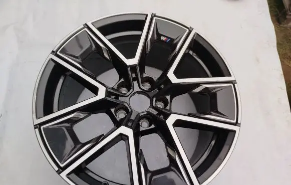BMW i4 R18 alloy rim 8747303