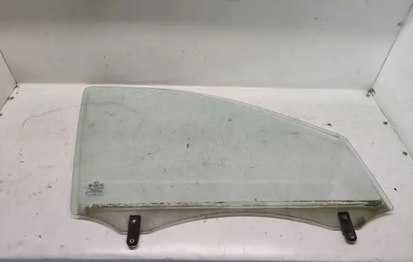 KIA Sorento Front door window glass four-door