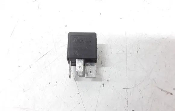 Volkswagen PASSAT B6 Other relay 3D0951253A