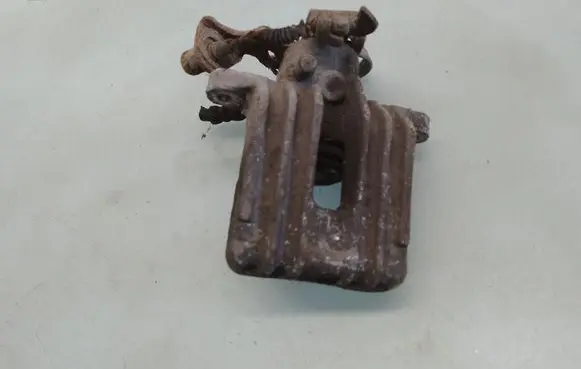 Volkswagen PASSAT B5 Rear brake caliper