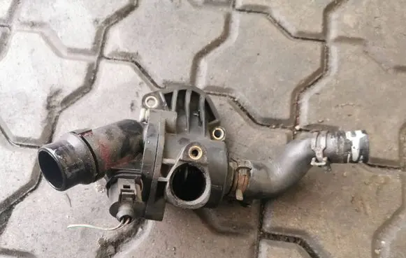 Audi A4 S4 B6 8E 8H Thermostat/thermostat housing TM3100 100C