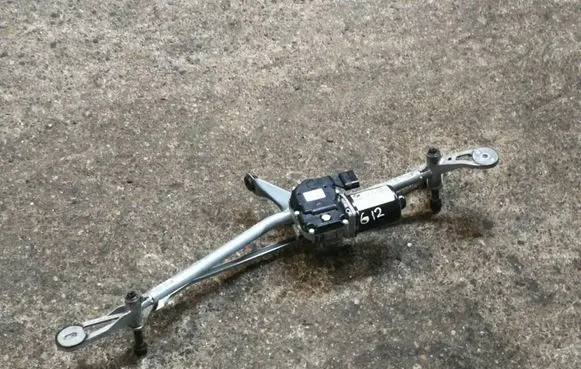 Front wiper linkage