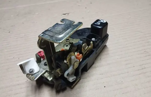 Chrysler Pacifica Rear door lock