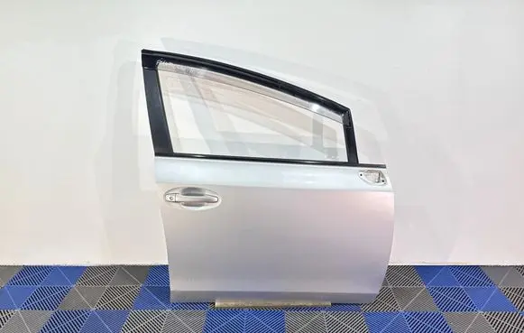 Toyota Prius+ (ZVW40) Front door