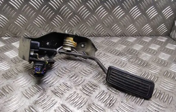 Toyota Avensis T250 Accelerator throttle pedal