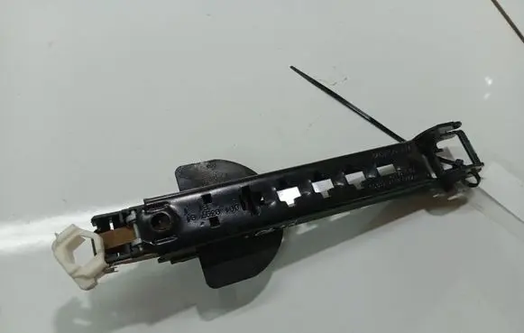 Audi A4 S4 B5 8D Seat belt adjustment rail 4A0857833D