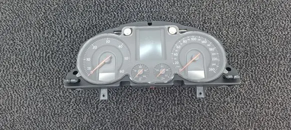 Volkswagen PASSAT B6 Speedometer (instrument cluster) 3C0920870Q
