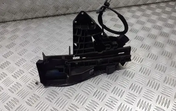 Ford Focus Front door lock 3M5A-R21812-AR