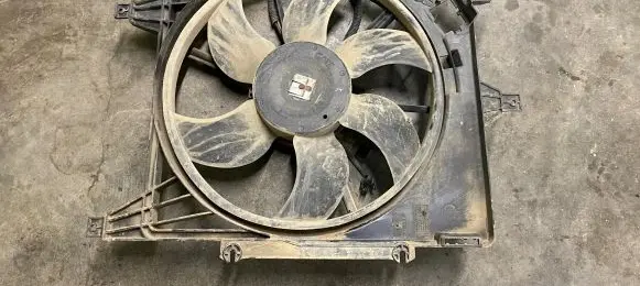 Renault Kangoo I Radiator cooling fan shroud 8240363