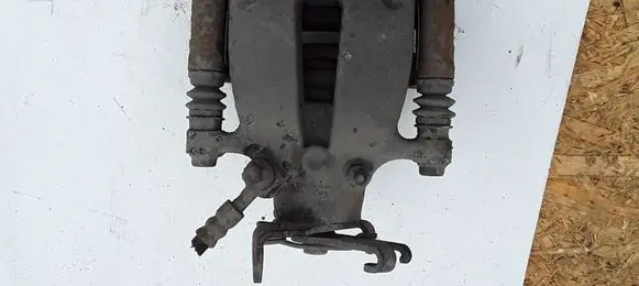 Opel Insignia A Rear brake caliper