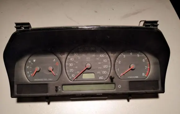 Volvo S70 V70 V70 XC Speedometer (instrument cluster) 9168144 9148930