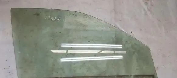 Nissan X-Trail T30 Front door window glass four-door