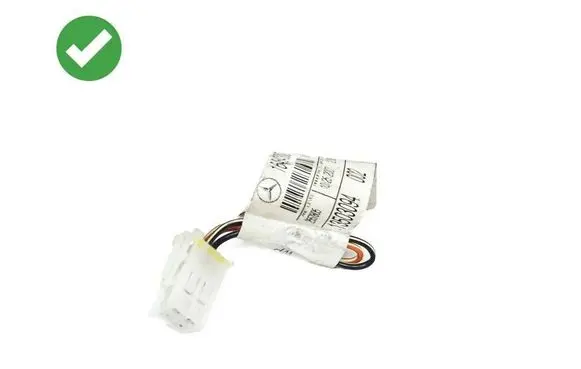 Mercedes-Benz R W251 AUX in-socket connector 1645400074 13503094 Z26293094