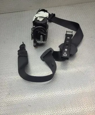 Mercedes-Benz E W212 Front seatbelt 620048100