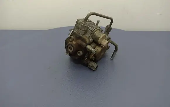 Toyota Avensis Verso Fuel injection high pressure pump 221000R020