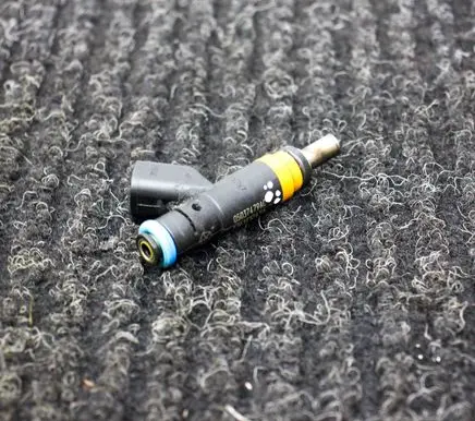 Dodge Challenger Fuel injector 05037479AC