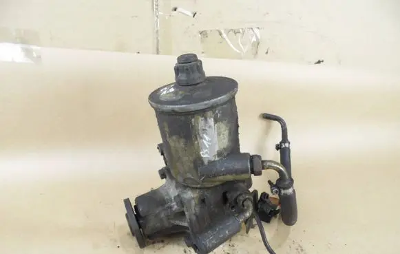 Mercedes-Benz C W202 Power steering pump A2104662601 7681900503 8100066