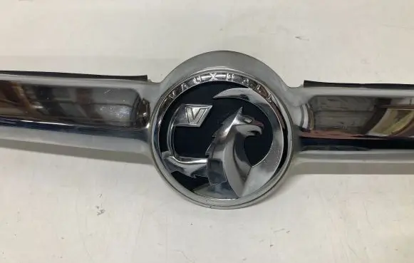 Opel Zafira C Tailgate trim 20907405