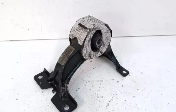 Chrysler Town & Country V Engine mount bracket 05273893AF P05273893AF