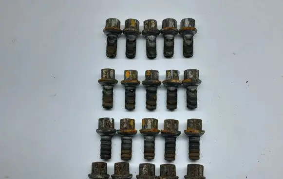 Mercedes-Benz C W204 Nuts/bolts 