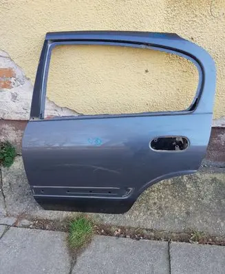 Nissan Almera N16 Rear door