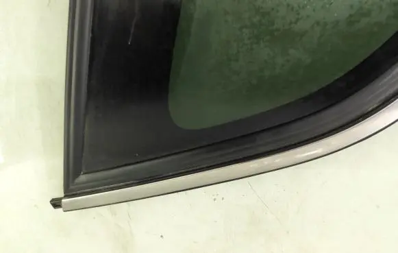 Opel Antara Rear side window 43R000083 DOT736AS3M35 96660069