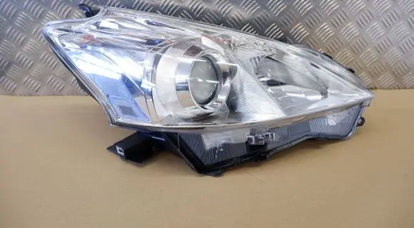 Toyota Prius+ (ZVW40) Headlight/headlamp 8113047420