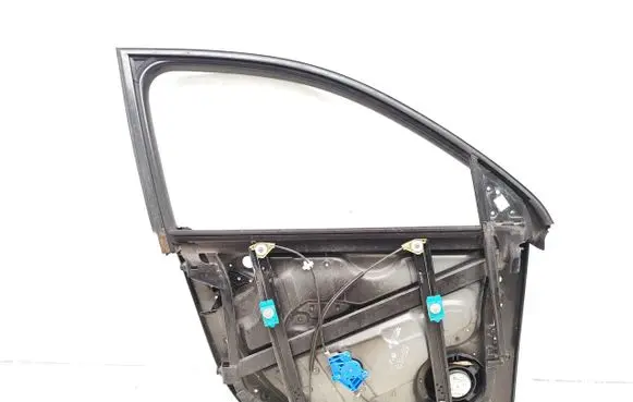Volkswagen Touareg I Front door window/glass frame 7L0959701K