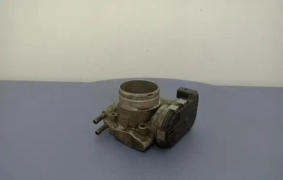 Volkswagen PASSAT B5 Throttle body valve 06B133062E