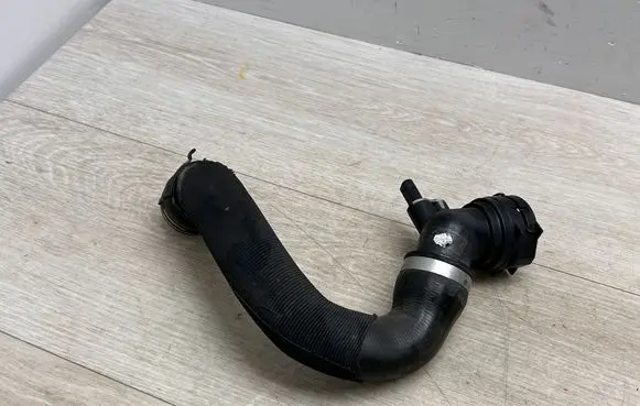 Engine coolant pipe/hose