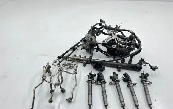 Volvo V40 Fuel injection system set 31303238 30777759 31372081