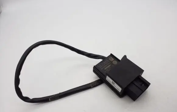 Volkswagen PASSAT CC Fuel pump relay 1K0906093K