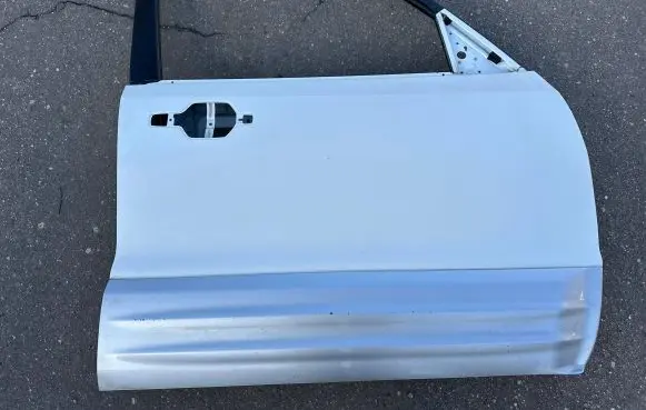 Mitsubishi Pajero Front door MR555448