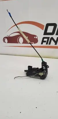 Opel Zafira B Front door lock 13210749