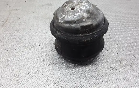 Mercedes-Benz S W220 Engine mount bracket