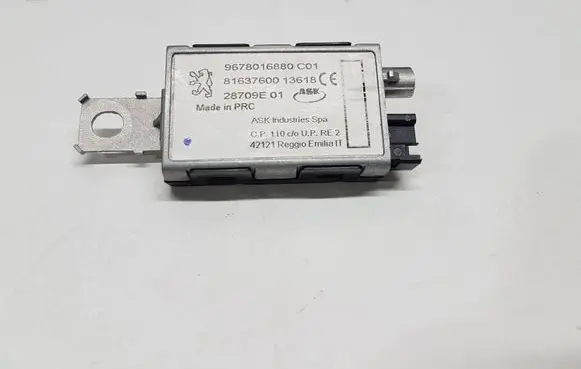 Peugeot 5008 II Aerial antenna amplifier 9678016880