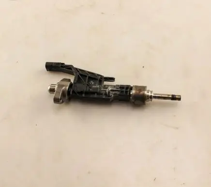 BMW X5 G05 Fuel injector 8656548