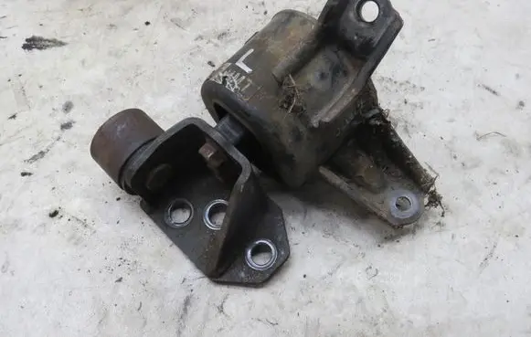 KIA Sportage Gearbox mounting bracket GMAUTO4574097