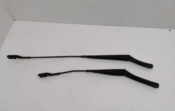 Skoda Octavia Mk4 Front wiper blade arm 5E8955409 5E8955410