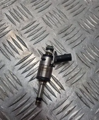 KIA Sportage Fuel injector 353102B370