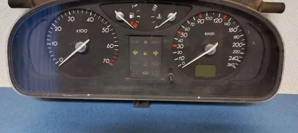Renault Laguna II Speedometer (instrument cluster) 8200399756 7Y0MUE65 501018530083