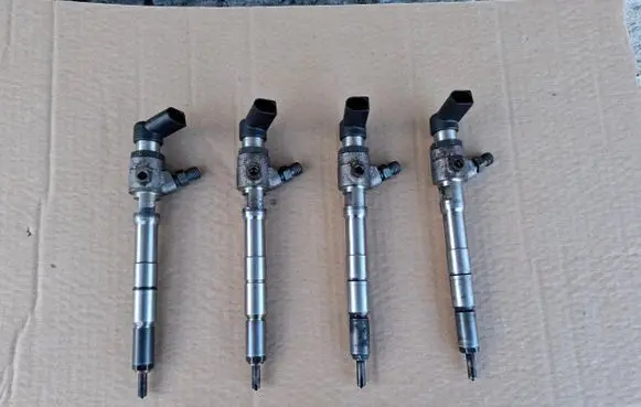 Audi A3 S3 8P Fuel injector 