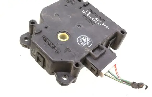 Mitsubishi Space Wagon Air flap motor/actuator 0637006351