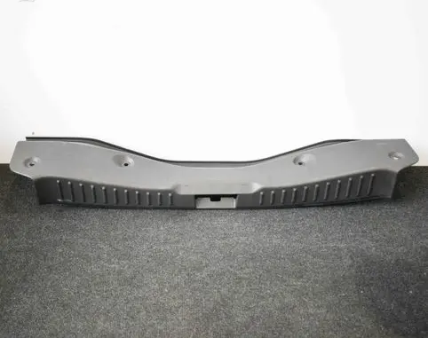 Trunk/boot sill cover protection